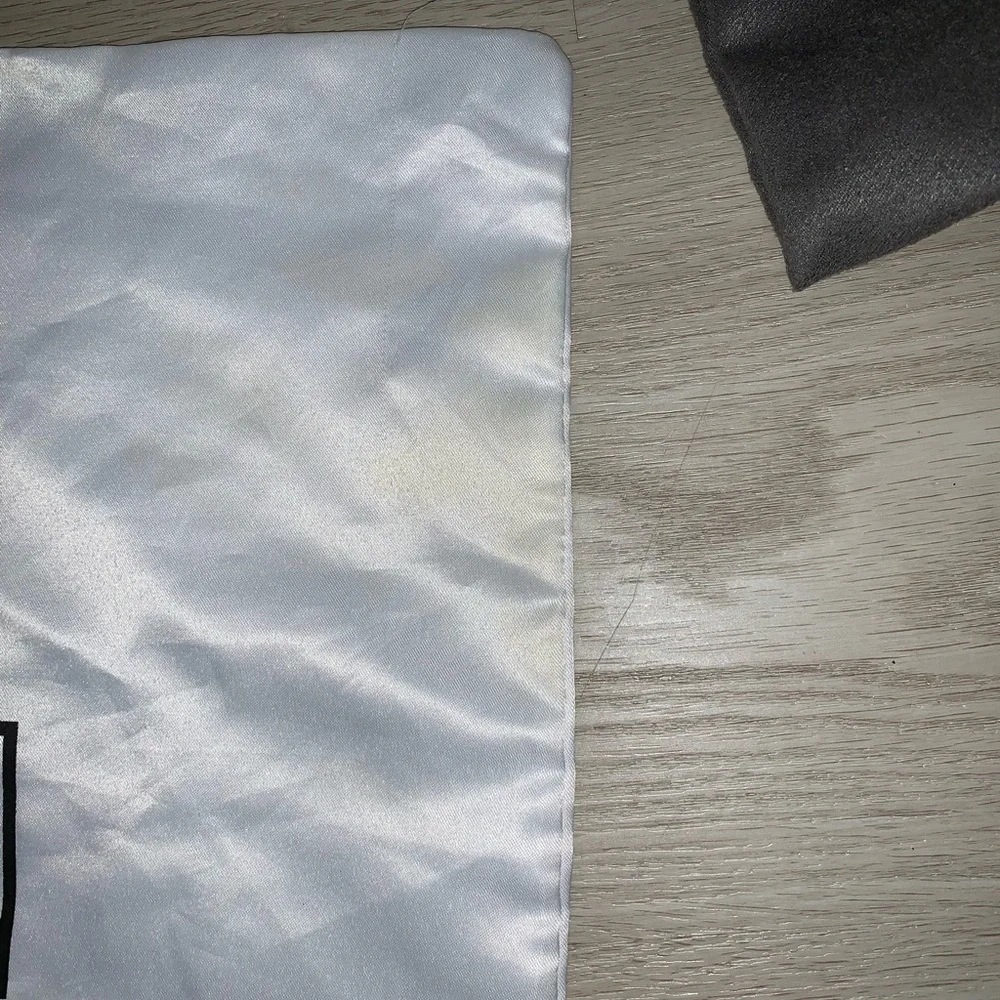 Gucci White Dust Bag with Black Logo - Picture 6 of 7